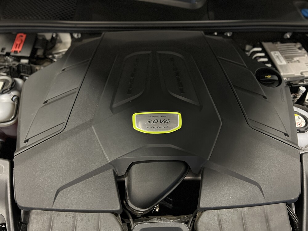 Porsche Cayenne E-Hybrid 3.0 V6 -NW MODEL- 462hp 2018 SportChrono -Org. NL-, TL-795-R.