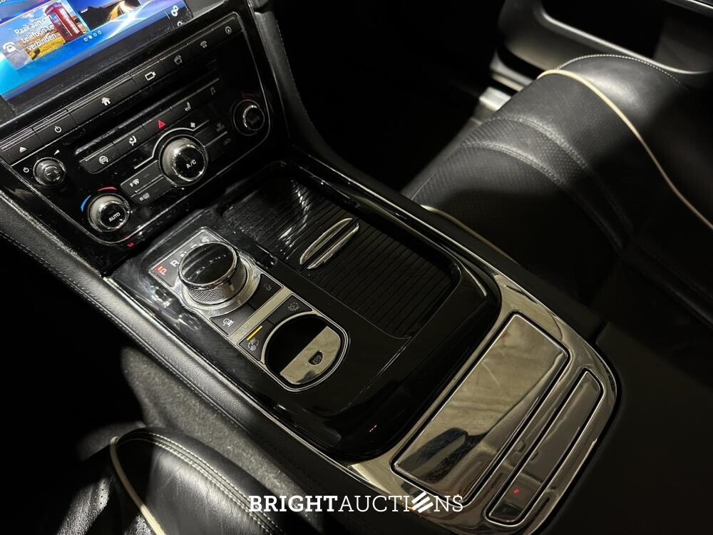 Jaguar XJ 3.0 D Premium Luxury 300pk 2016, RV-612-X