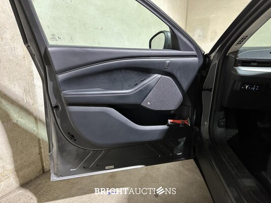 Ford Mustang Mach-E RWD 75 kWh 269pk 2021 (Origineel-NL + 1e Eigenaar), N-412-RN