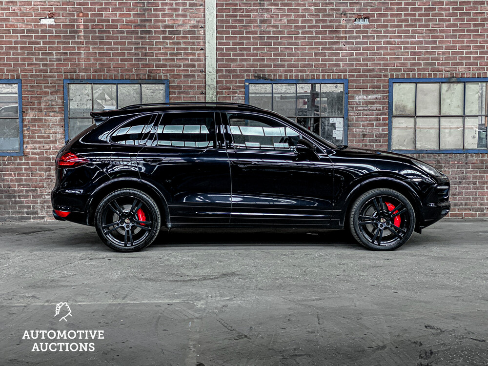 Porsche Cayenne 4.8 Turbo 500pk 2012, 71-ZVF-9