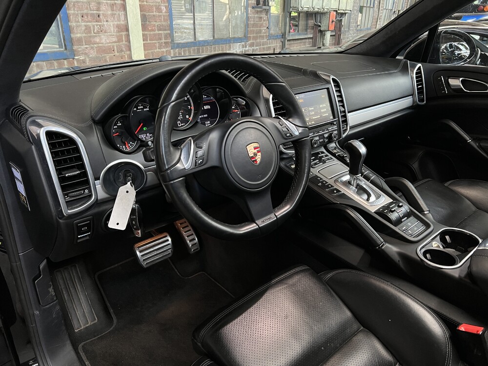 Porsche Cayenne 4.8 Turbo 500pk 2012, 71-ZVF-9