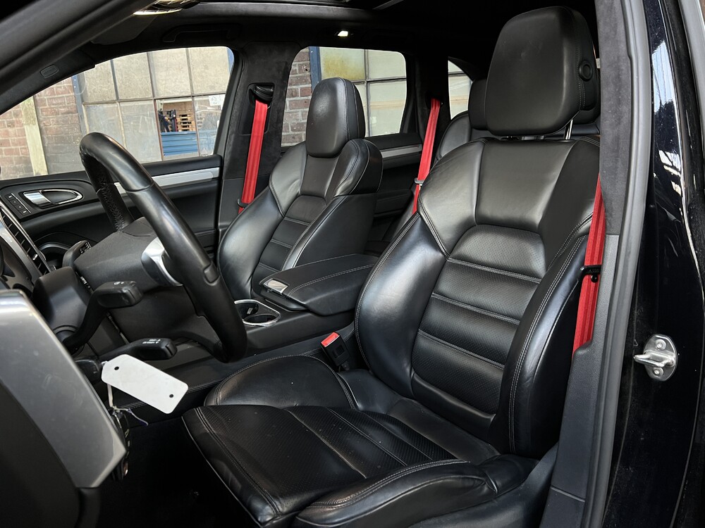 Porsche Cayenne 4.8 Turbo 500pk 2012, 71-ZVF-9