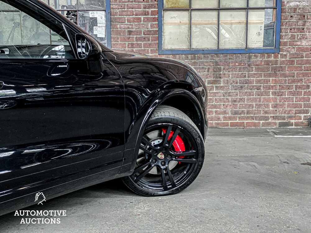 Porsche Cayenne 4.8 Turbo 500pk 2012, 71-ZVF-9