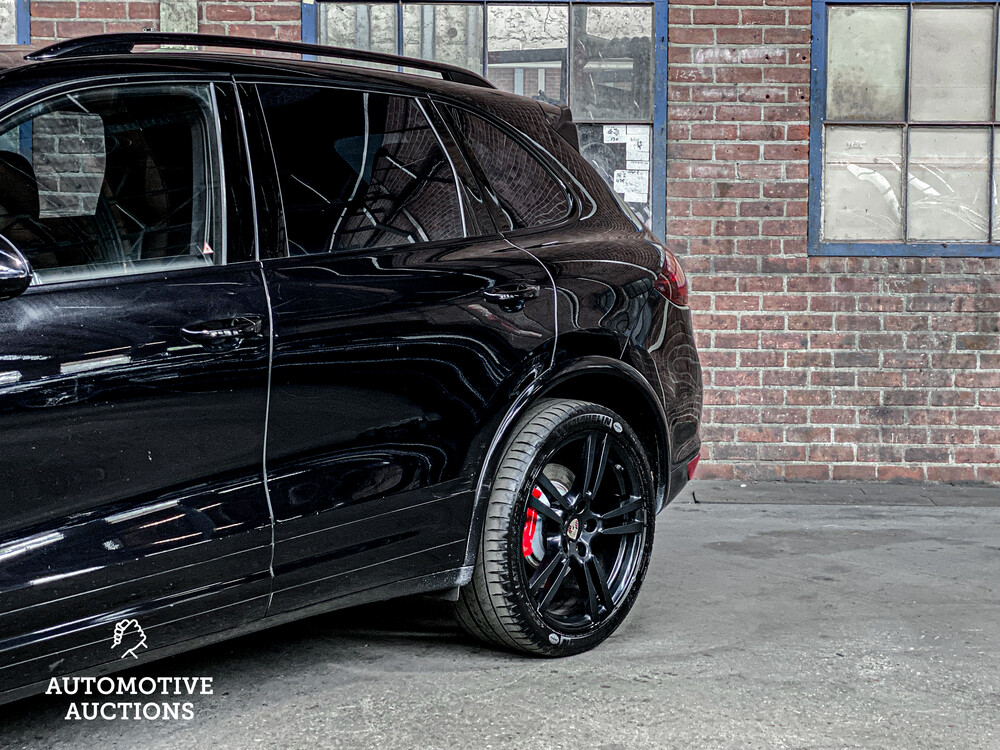 Porsche Cayenne 4.8 Turbo 500pk 2012, 71-ZVF-9