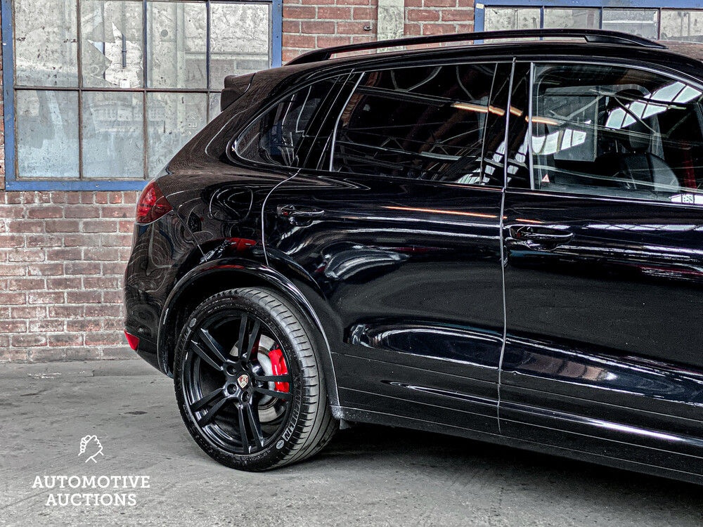 Porsche Cayenne 4.8 Turbo 500pk 2012, 71-ZVF-9