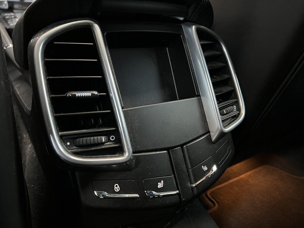 Porsche Cayenne 4.8 Turbo 500pk 2012, 71-ZVF-9