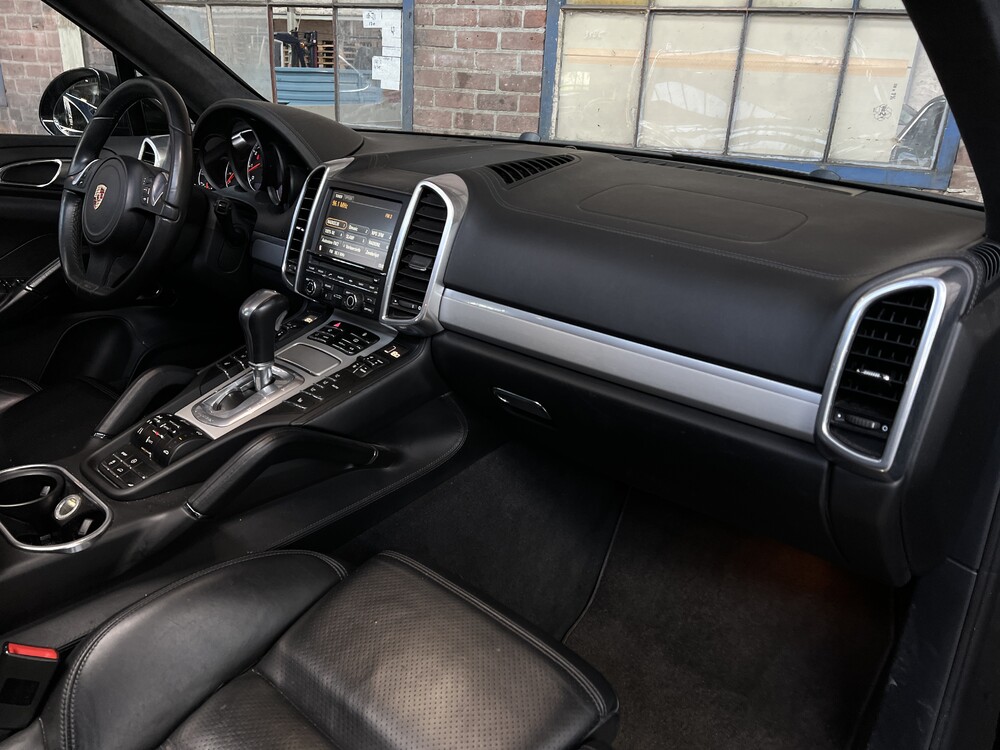 Porsche Cayenne 4.8 Turbo 500pk 2012, 71-ZVF-9