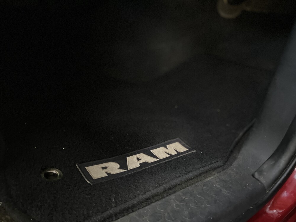 Dodge RAM 1500 5.7 V8 4x4 Quad Cab 6'4 Pick-Up 2011