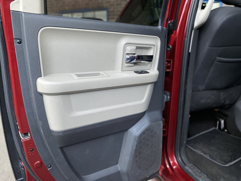 Dodge RAM 1500 5.7 V8 4x4 Quad Cab 6'4 Pick-Up 2011