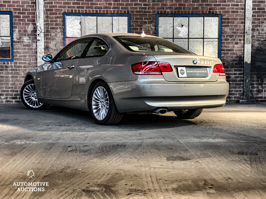 BMW 320i Coupé 163PS 3er 2007.