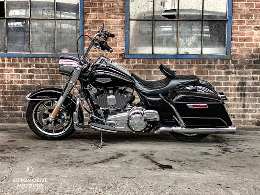 2014 Harley Davidson Road King FLHR Cruiser.