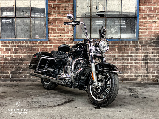 2014 Harley Davidson Road King FLHR Cruiser.