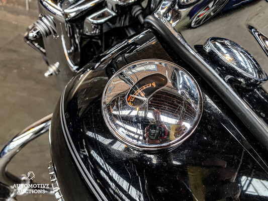 2014 Harley Davidson Road King FLHR Cruiser.