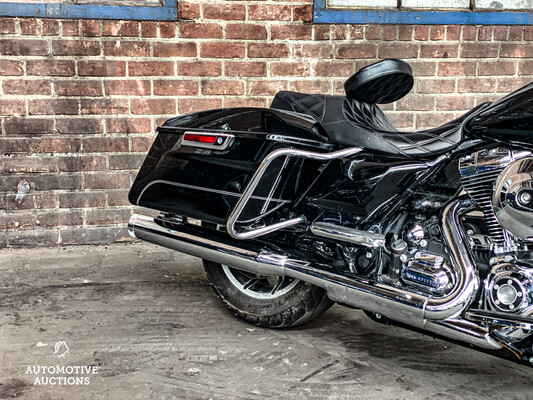 2014 Harley Davidson Road King FLHR Cruiser.