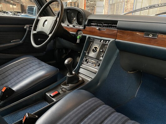 Mercedes-Benz 280S W116 160hp 1974 S-Class, 99-YD-68.