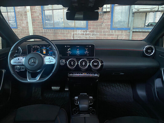 Mercedes-Benz A180 Business Solution AMG Night Upgrade 136hp 2019, XS-253-H