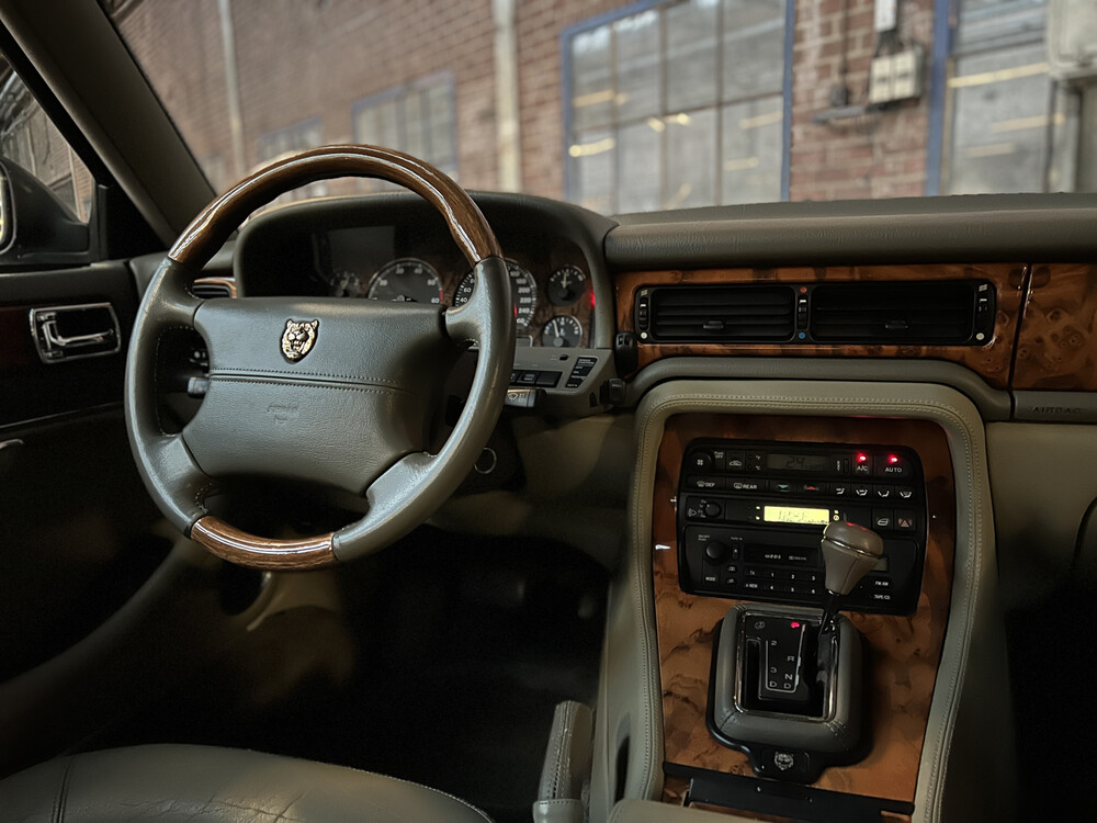 Jaguar XJ Sovereign 4.2 211pk 1996, NV-405-J
