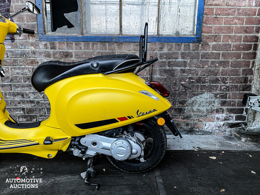 Piaggio Vespa Sprint 4T Notte Geel Snorscooter Exclusieve kleur 2019, DSK-91-J