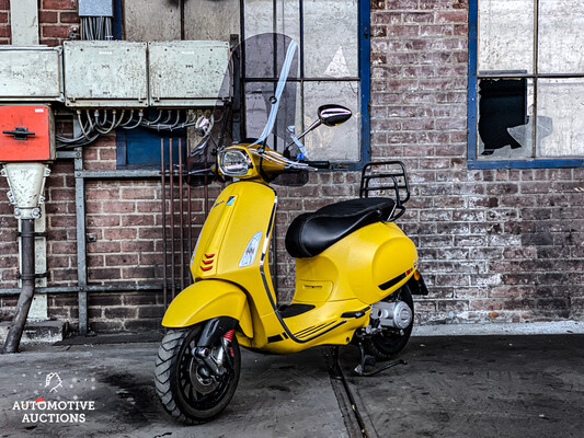 Piaggio Vespa Sprint 4T Notte Yellow Moustache Scooter Exclusive color 2019, DSK-91-J