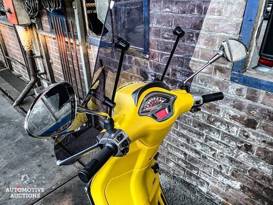 Piaggio Vespa Sprint 4T Notte Yellow Moustache Scooter Exclusive color 2019, DSK-91-J