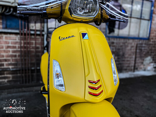 Piaggio Vespa Sprint 4T Notte Yellow Moustache Scooter Exclusive color 2019, DSK-91-J