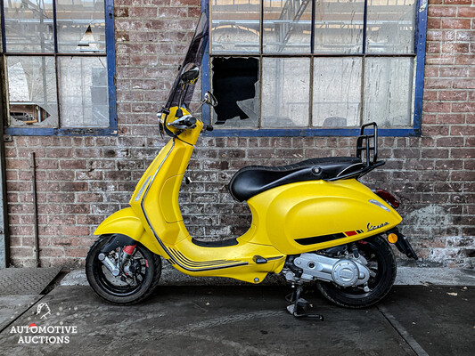 Piaggio Vespa Sprint 4T Notte Yellow Moustache Scooter Exclusive color 2019, DSK-91-J