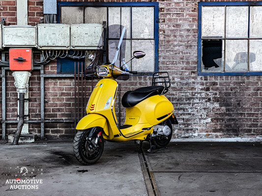 Piaggio Vespa Sprint 4T Notte Yellow Moustache Scooter Exclusive color 2019, DSK-91-J