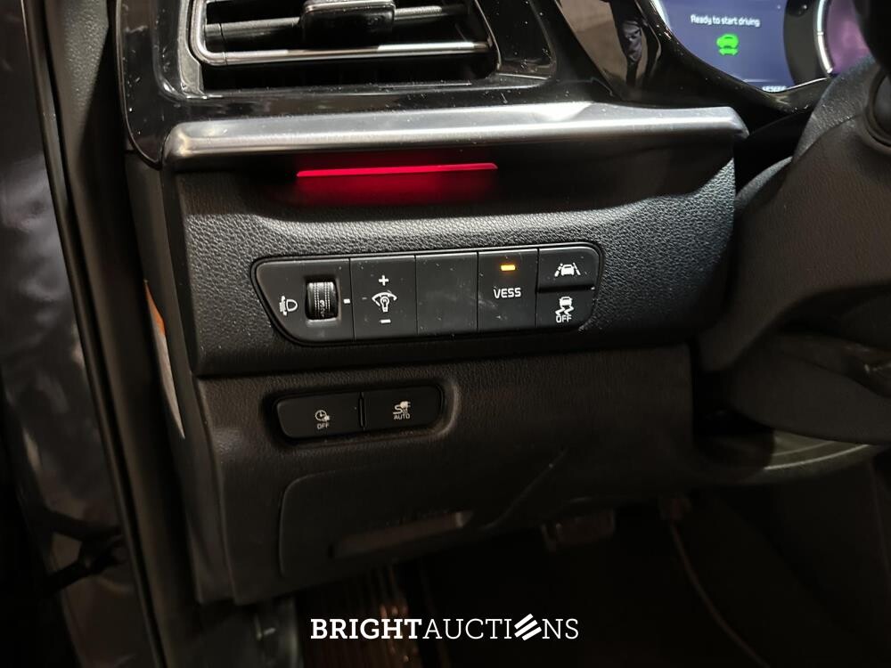 Kia e-Niro DynamicLine 64 kWh 204pk 2020 (Origineel-NL+1e eigenaar), J-072-TK