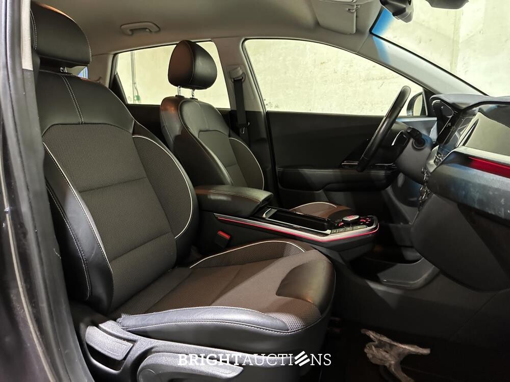 Kia e-Niro DynamicLine 64 kWh 204pk 2020 (Origineel-NL+1e eigenaar), J-072-TK