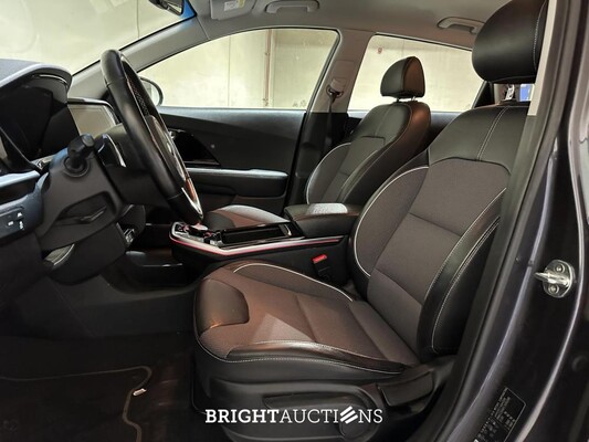 Kia e-Niro DynamicLine 64 kWh 204pk 2020 (Origineel-NL+1e eigenaar), J-072-TK