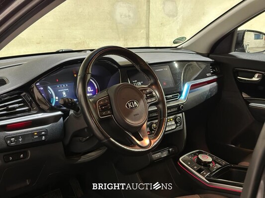 Kia e-Niro DynamicLine 64 kWh 204pk 2020 (Origineel-NL+1e eigenaar), J-072-TK