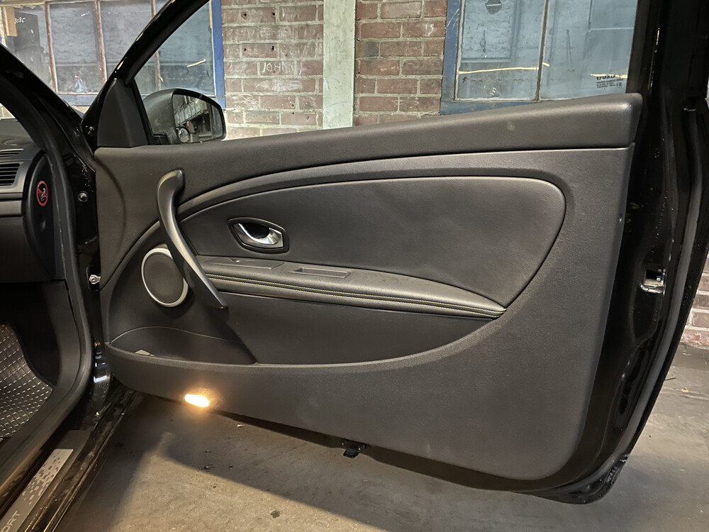 Renault Megane Coupe 2.0 16V T 250 RS CUP 250pk 2011