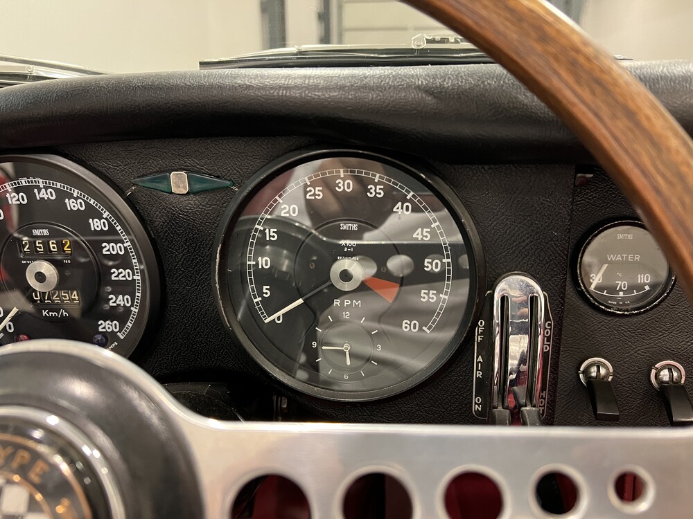 Jaguar E-Type Serie 1 OTS 4.2 Reihensechszylinder-Cabriolet 1967, DZ-73-87.