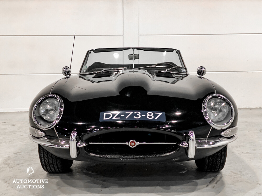 Jaguar E-Type Serie 1 OTS 4.2 Reihensechszylinder-Cabriolet 1967, DZ-73-87.