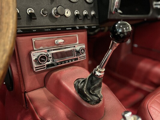 Jaguar E-Type Series 1 OTS 4.2 Six-in-Line Cabriolet 1967, DZ-73-87.