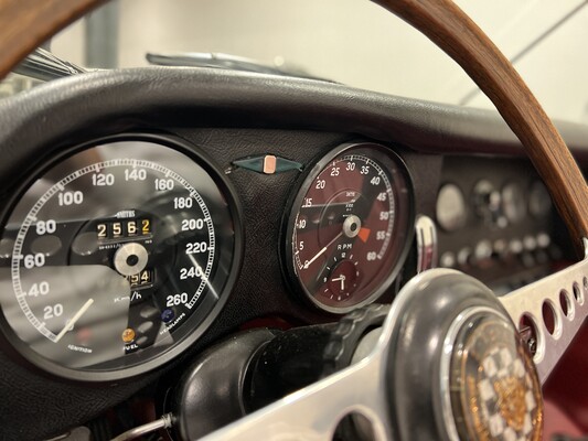 Jaguar E-Type Series 1 OTS 4.2 Six-in-Line Cabriolet 1967, DZ-73-87.