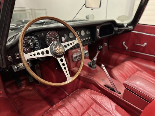 Jaguar E-Type Series 1 OTS 4.2 Six-in-Line Cabriolet 1967, DZ-73-87.