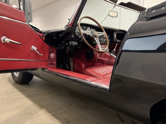 Jaguar E-Type Series 1 OTS 4.2 Six-in-Line Cabriolet 1967, DZ-73-87.