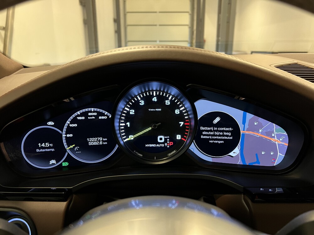 Porsche Cayenne E-Hybrid 3.0 V6 -NW MODELL- 462PS 2018 SportChrono -Org. NL-, TL-795-R.