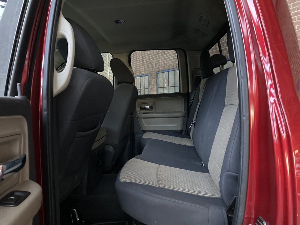 Dodge RAM 1500 5.7 V8 4x4 Quad Cab 6'4 Pick-Up 2011