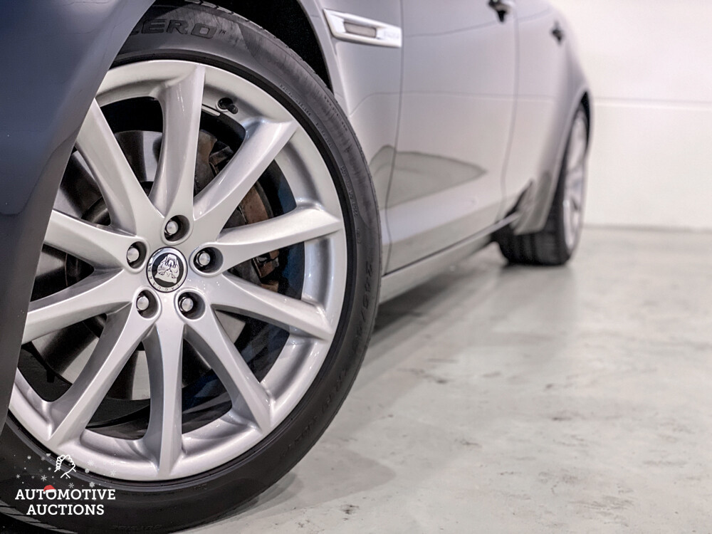 Jaguar XJ 3.0 V6D Premium Luxus LWB 275PS 2012, 83-XGR-2