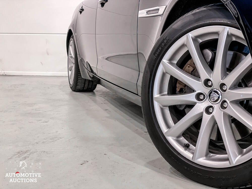 Jaguar XJ 3.0 V6D Premium Luxus LWB 275PS 2012, 83-XGR-2