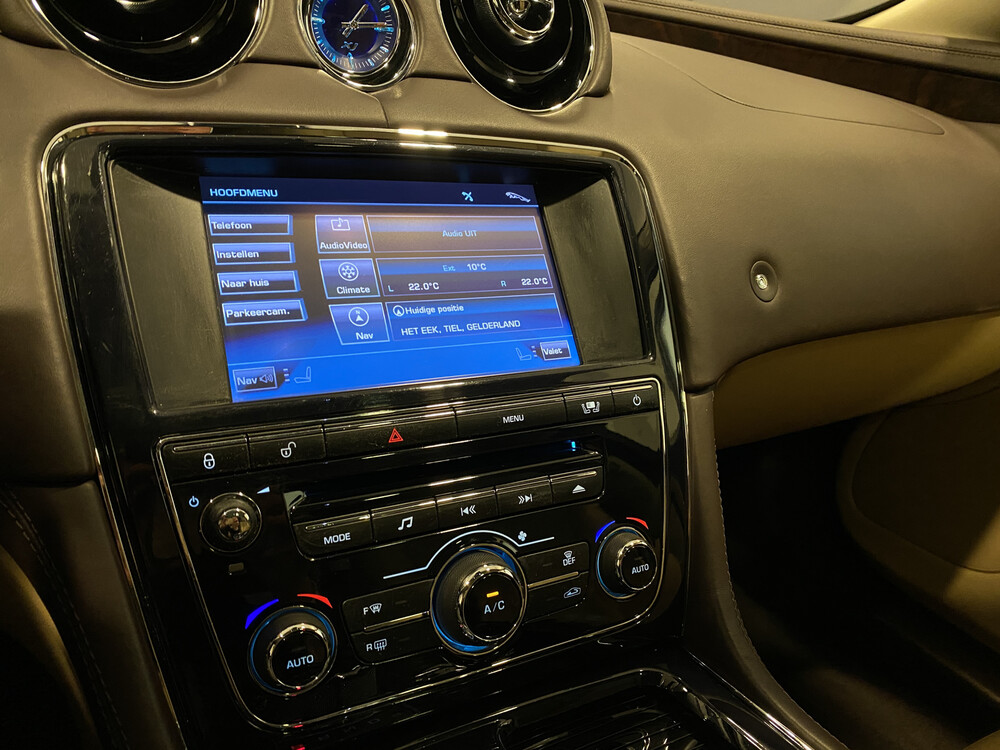 Jaguar XJ 3.0 V6D Premium Luxus LWB 275PS 2012, 83-XGR-2