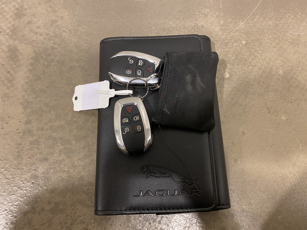 Jaguar XJ 3.0 V6D Premium Luxus LWB 275PS 2012, 83-XGR-2