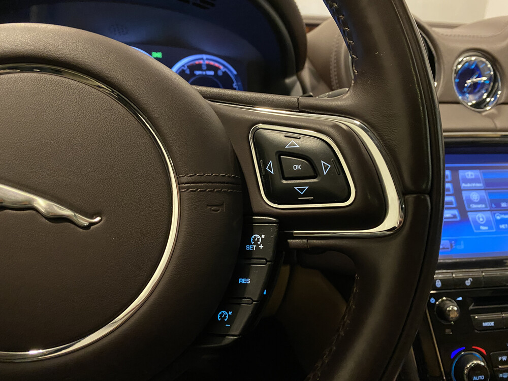 Jaguar XJ 3.0 V6D Premium Luxus LWB 275PS 2012, 83-XGR-2