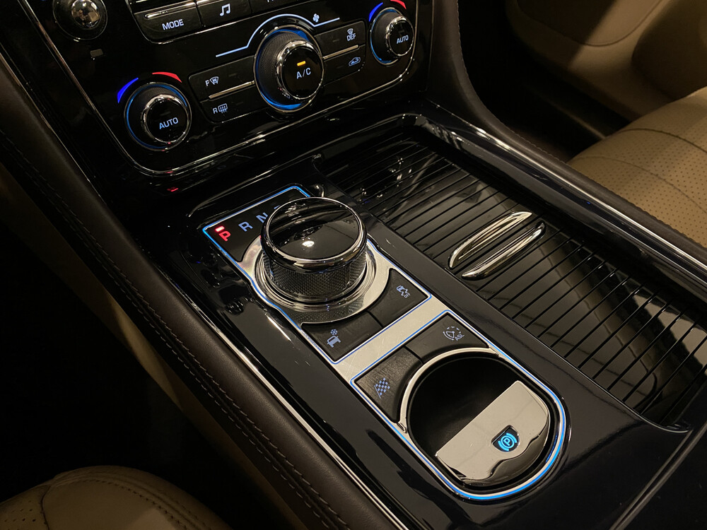 Jaguar XJ 3.0 V6D Premium Luxus LWB 275PS 2012, 83-XGR-2