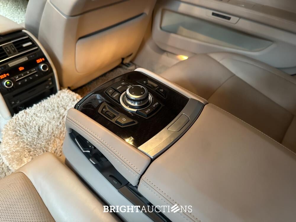 BMW ActiveHybrid7 F04 4.4 V8 465pk 2011