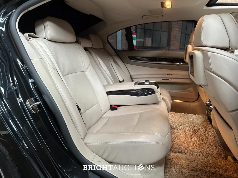 BMW ActiveHybrid7 F04 4.4 V8 465pk 2011