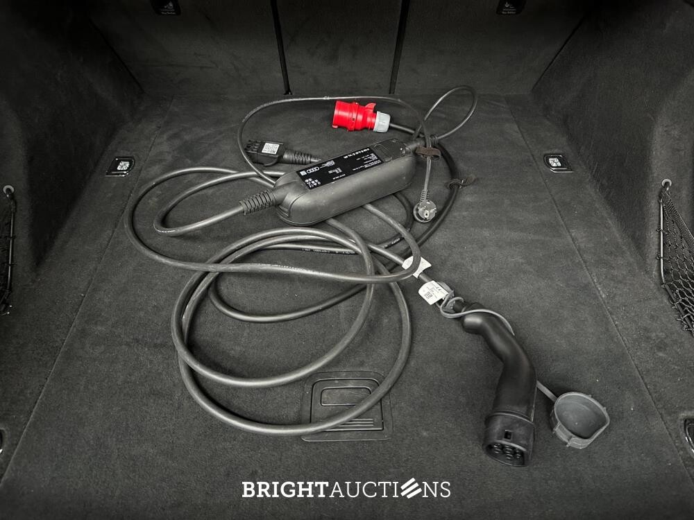 Audi e-tron 55 quattro Business edition Plus 95 kWh 408pk 2020 (Origineel-NL+1e eigenaar), K-706-KJ