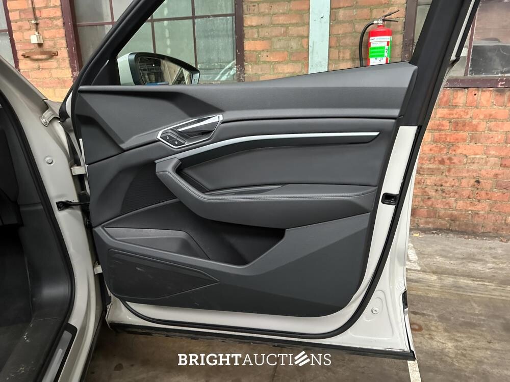 Audi e-tron 55 quattro Business edition Plus 95 kWh 408pk 2020 (Origineel-NL+1e eigenaar), K-706-KJ